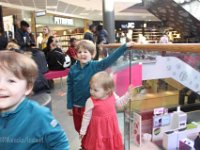 FIN2017-23  More waiting while amma and mamma are shopping : Flytja, Finnland vor 2018