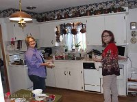 USA2017-43  Someone has to do the kitchen : Flytja, US2017